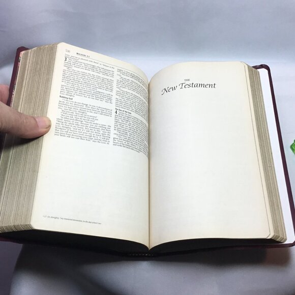 KJV Holy Bible: Gift and Award, Black Leather-Look, Red Letter 2001 - Picture 10 of 13